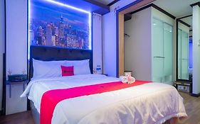 Reddoorz Plus @ Pondok Labu